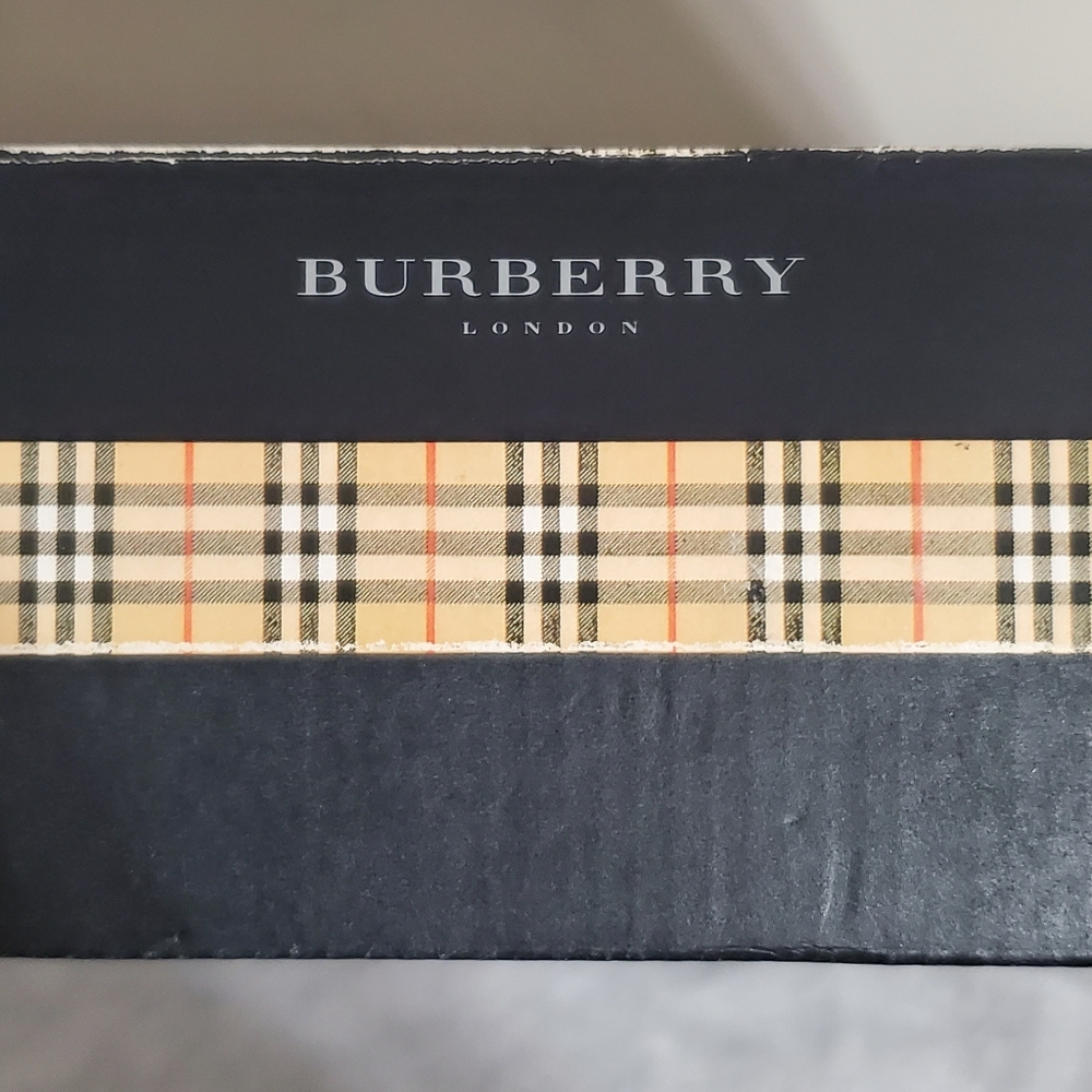 Burberry Sheets - Picture 6 of 6